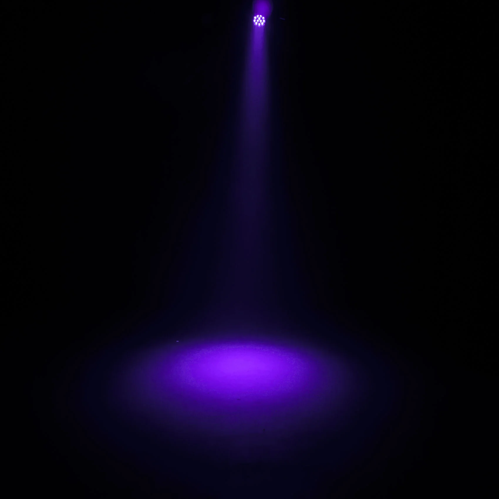 R700 Fog Machine + Mini Par UV LED Bundle - Image 11