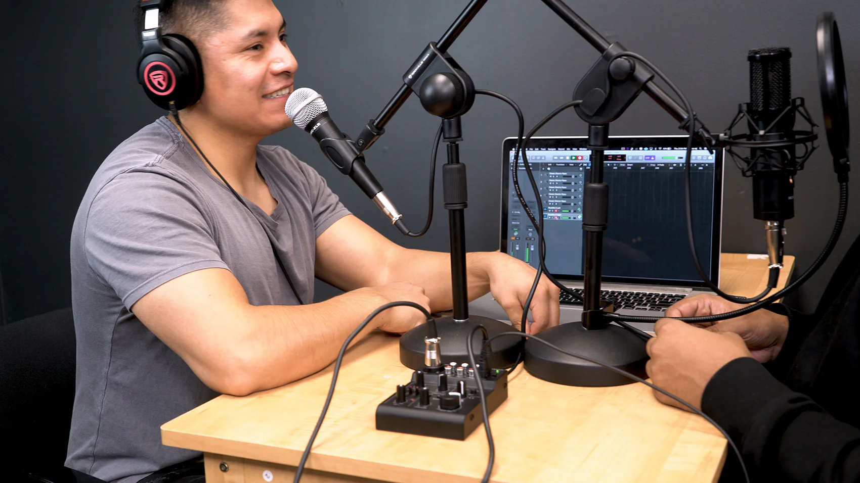 Two‑Person Podcast Kit + RockMix 5 Mixer Bundle - Image 6