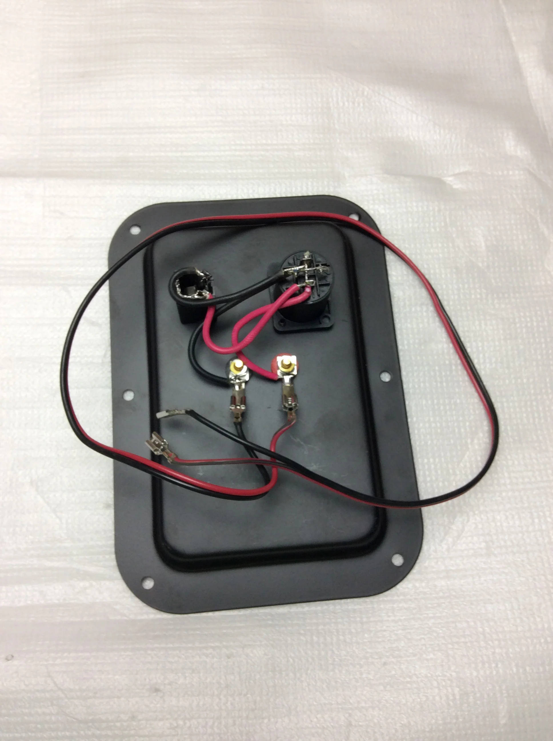 SBG1158 SPEAKER JACK PLATE Terminals and plate that is installed on the back - Image 2